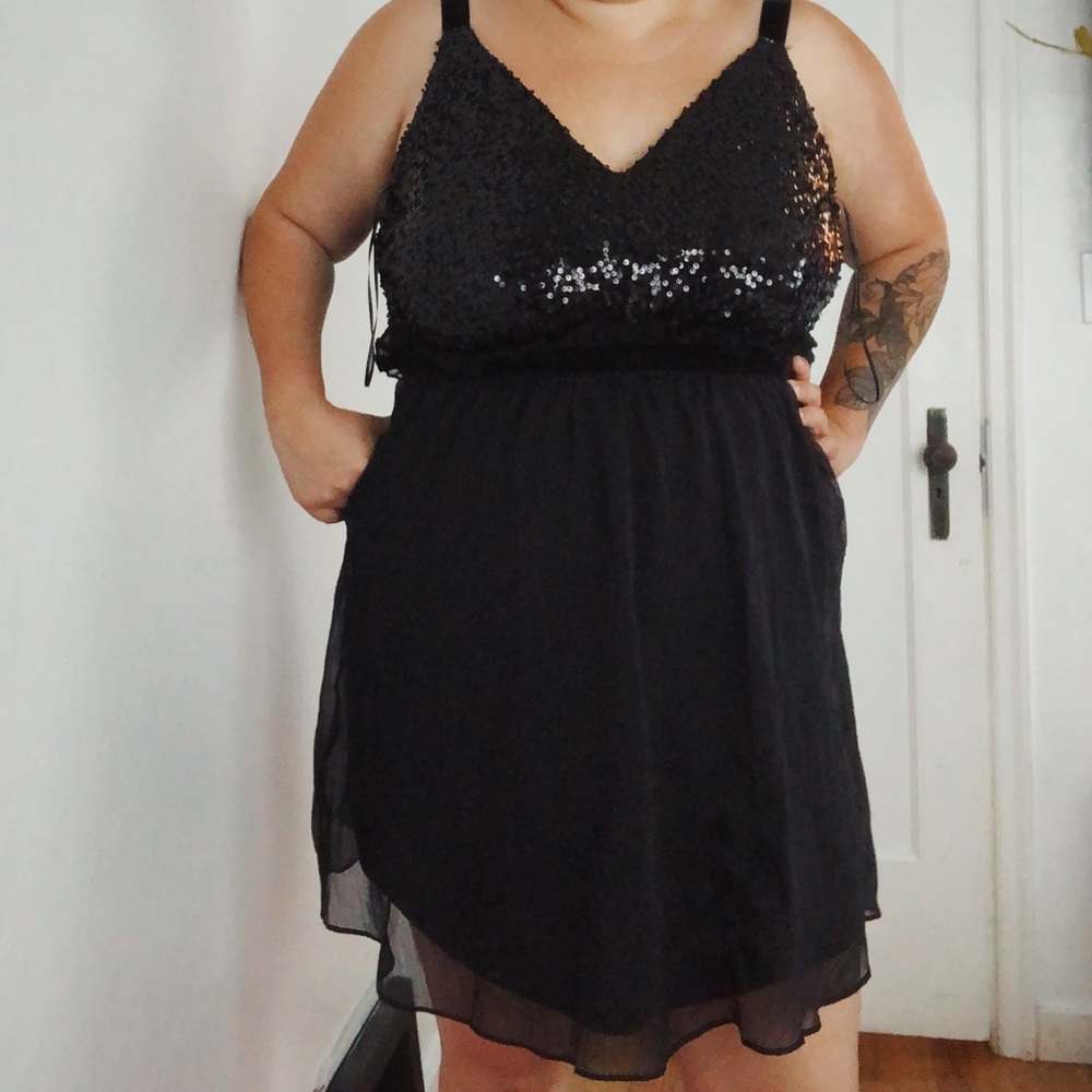 New sequin black dress